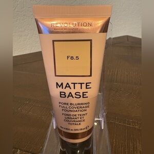 Makeup Revolution Liquid Foundation